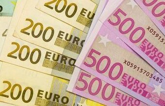 Pariază pe meciurile grupei D şi intră în concursul cu premii de 100 000 de euro!