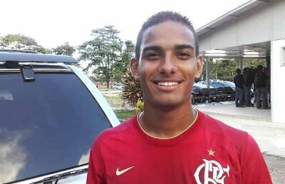 VIDEO Rapid l-a transferat pe "rapperul" brazilian Renan Silva! Copos: "E de valoarea lui Wesley"