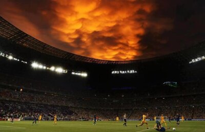 Imaginea care îţi taie respiraţia » Ucraina - Franţa supravegheată de ZEI