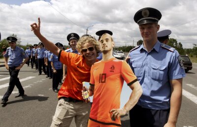 Bătaie mare în grupa B» Oricine se poate califica azi după Portugalia-Olanda şi Danemarca-Germania