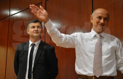 FOTO&VIDEO Rapidiştii şi-au prezentat achiziţiile » Sabău: "Mi-am pierdut vocea negociind cu domnul Copos"  :)