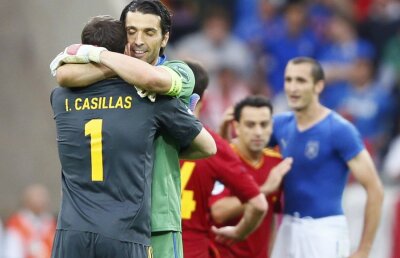 Buffon se dă după cum bate vîntul » Andrei Vochin sancţionează logica portarului italian » Gigi, mortul viu