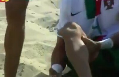 VIDEO Accidentare înfiorătoare la fotbal pe plajă