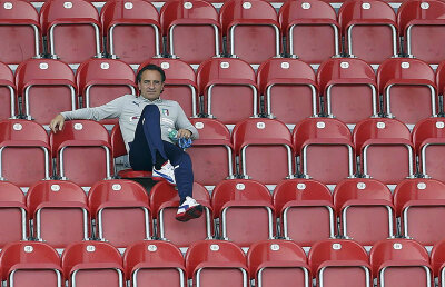 Pelerinajul Cezarului » Prandelli a făcut jumătate de maraton nocturn pînă la mănăstire