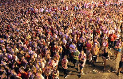 Euro face victime! Un chinez a murit după ce n-a dormit mai multe nopţi ca să se uite la meciuri!