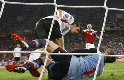 Criză mare, monşer » Radu Cosaşu cere calm: "Finală Germania-Spania? Nu m-aş precipita"