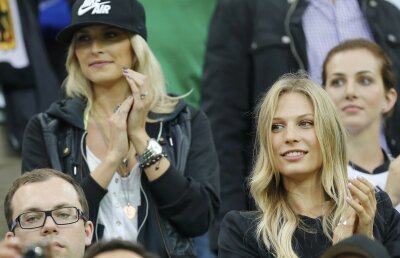 FOTO Iubitele şi soţiile nemţilor ştiu să atragă. Atenţia ;)