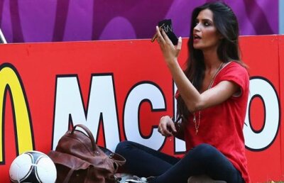 FOTO Sara Carbonero "se face frumoasă" înainte de Spania - Franţa