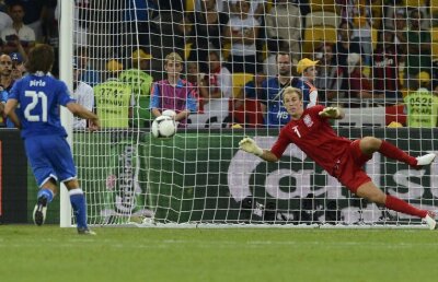 VIDEO "Superclasă!" Penalty-ul executat uimitor de Pirlo a impresionat lumea fotbalului!