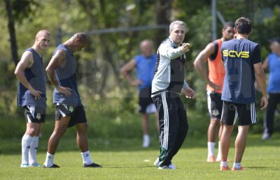 FOTO Cu Şumudică nu-i de glumă! A dat afară doi jucători importanţi din prima zi ca antrenor la FC Vaslui! Vezi ce spune Porumboiu