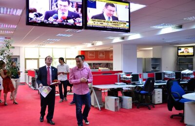 Ambasadorul Marii Britanii a ales redacţia Gazetei ca să transmită un mesaj în aceste zile furtunoase: "Sportul te învaţă să cîştigi bine, dar şi să pierzi bine!"