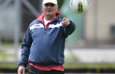 Andone îl laudă pe Sabău: ”Poate construi o echipă frumoasă dacă va fi lăsat în pace!”