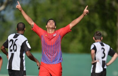 Cei mai buni fac duble fracturi! Oasele rupte funcţionează cel mai bine la Steaua!