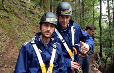 Ora de adrenalină » Marica a ”zburat” la 83 de metri înălţime cu tiroliana