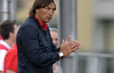 Cum poate fi mai potrivit? Dă bani ca să vină la Dinamo ;)