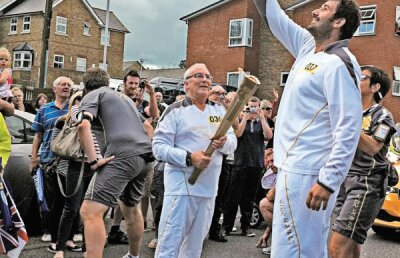 300 de metri de onoare » Torţa pe mîinile românilor!