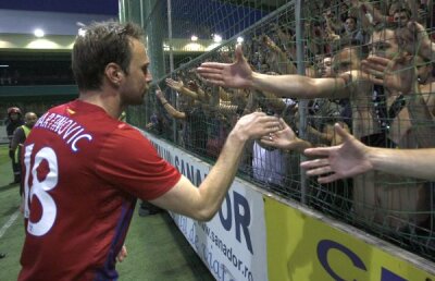 Lovitură pentru fanii Stelei! » Martinovici e cu bagajele la uşă: "Merg pe jos pînă în Serbia dacă se face transferul"