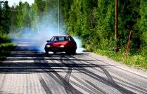 Ford Sierra rupe cauciucuri și scuipă flăcări
