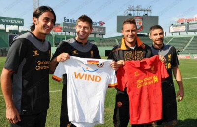 FOTO Liverpool şi AS Roma au făcut schimb Gerrard-Totti :)