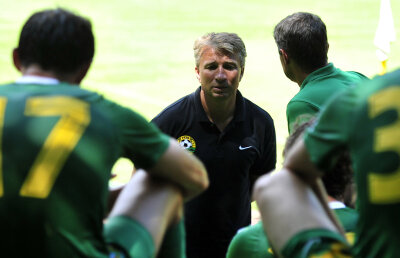 ”Bursuc” în toaletă! » Dan Petrescu a mers în pauză la vestiar, deşi era suspendat