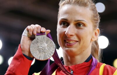 Comunicat al Federaţiei Române de Judo: ”Ciutacu şi Badea trebuie să-şi ceară scuze faţă de Alina Dumitru” :X