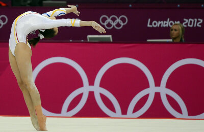 Step by step » Larisa Iordache şi Sandra Izbaşa intră astăzi în concursul individual compus