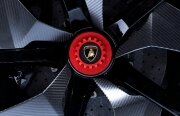 Dincolo de emblema Lamborghini