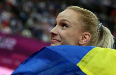 Anonymous, invitaţii speciali ai Gazetei! Ediţie spectaculoasă acum, la chioşcuri: 40 de pagini şi două superpostere!