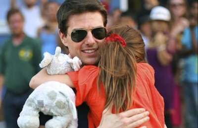 Tom Cruise si-a rasfatat fetita in Palatul Cenusaresei de la Disney