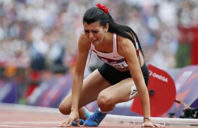 VIDEO şi FOTO » Acesta este spiritul olimpic! O atletă a alergat accidentată, plîngînd în hohote. Spectatorii au aplaudat-o în picioare