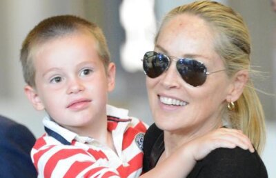 Care plaiuri mioritice? Sharon Stone a luat la cutreierat mall-urile!