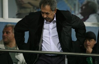 Fostele glorii dinamoviste, exilate în peluză: "Broscoiul de Badea şi-a bătut joc de noi!"