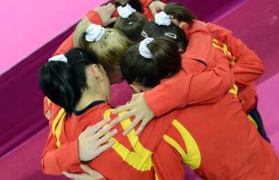 Bronzul care ne ţine în istorie » Echipa feminină de gimnastică a României a urcat pe podium în mod neîntrerupt din 1976