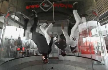 VIDEO Skydive Arena Praga » Ce poţi să faci într-un tunel în care bate vîntul cu 240km/h?