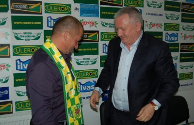 Familia Porumboiu e anti-Dorinel! » Soţia şi copiii patronului nu-l vor pe antrenorul Oţelului la Vaslui