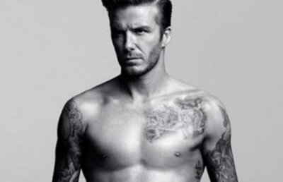 David Beckham s-a lasat sculptat in metal, doar in lenjeria intima!