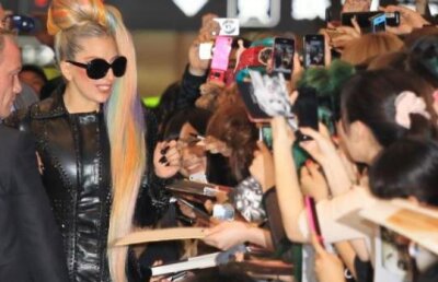Fan Lady Gaga, pus la pamant de unul dintre bodyguarzii ei