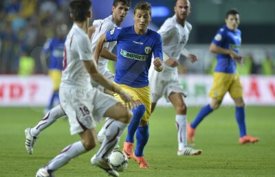 FOTO ŞI VIDEO Petrolul - Rapid 0-0 »  Spectacol doar în tribune la derby-ul etapei