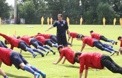 Insider în "dictatura lui Reghe" » Steaua arată bine după mulţi ani în care s-a chinuit