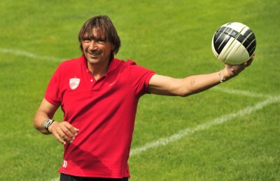 Dinamoviştii, inspiraţi de performanţa campioanei CFR » Bonetti: "Să credem în miracole!"