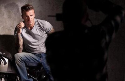 David Beckham isi prezinta noul parfum intr-un pictorial hot!