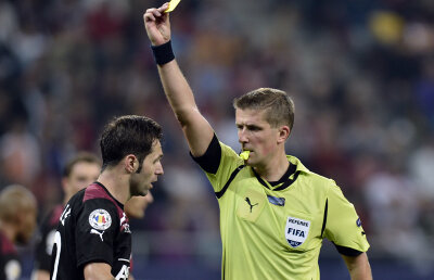 Arbitrează italieni! » Meciul dintre Steaua şi Vaslui va fi condus de o brigadă din străinătate