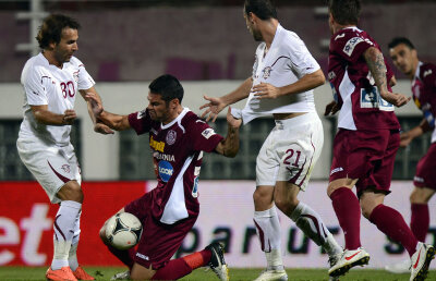 VIDEO Grant amore » Meci nebun în Giuleşti: condusă cu 0-2, Rapid a revenit şi s-a impus în repriza secundă