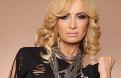 Daniela Gyorfi a renuntat la manele pentru a canta...muzica rock!