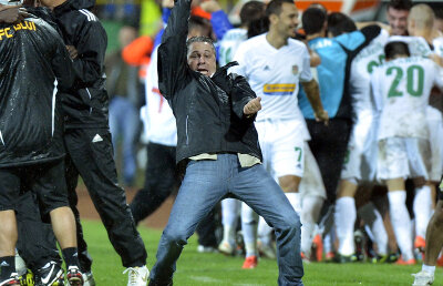 Antrenorul Vasluiului, euforic după victoria cu Steaua: "Na, că Şumudică n-o are mică!" :)