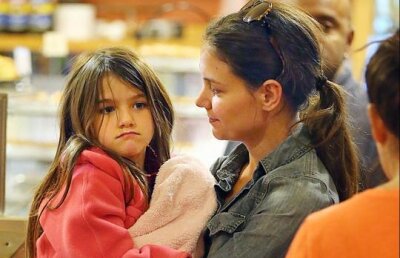 Secret de vedeta: Katie Holmes face terapie prin shopping