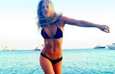 Ce "magii" mai face Bar Refaeli: merge pe apa si pozeaza provocator in bikini!