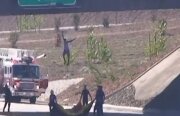 Video: biciclist blochează traficul pe o autostradă din SUA