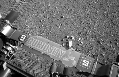 Robotul Curiosity urmează să preleveze primele mostre de sol marţian