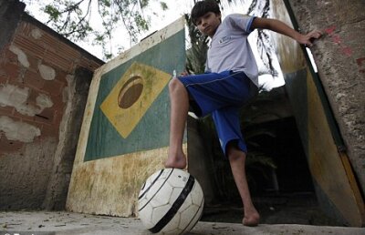 FOTO & VIDEO Copilul ăsta te va lăsa fără cuvinte! Povestea lui e o lecţie pentru fiecare dintre noi